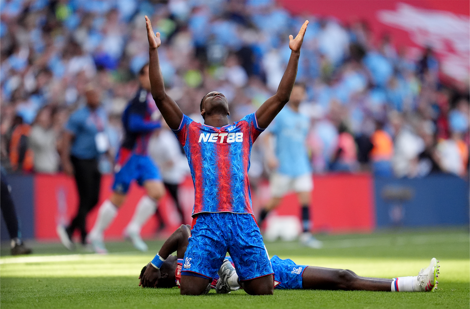 FA Cup : Crystal Palace réalise l'exploit contre Manchester City et remporte le premier trophée majeur de son histoire !